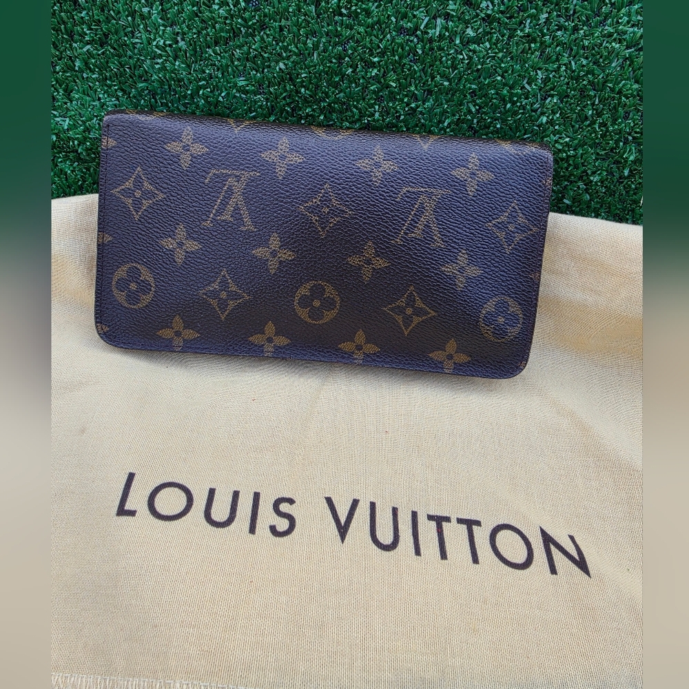 Louis Vuitton Monogram Zip Around Wallet Monogram Canvas. Date Code TH0065 - Picture 3 of 17